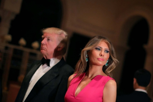 Pesona Melania Trump bergaun 'Hot Pink' di Red Cross Gala