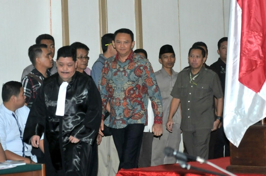 Ekspresi Ahok saat kembali jalani sidang ke-9