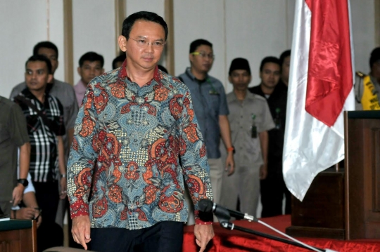 Ekspresi Ahok saat kembali jalani sidang ke-9