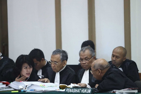Ekspresi Ahok saat kembali jalani sidang ke-9