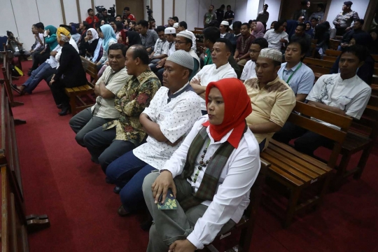 Ekspresi Ahok saat kembali jalani sidang ke-9