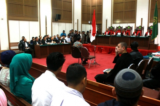 Ekspresi Ahok saat kembali jalani sidang ke-9
