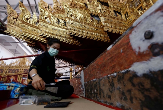 Mewahnya kereta kencana bertabur emas untuk pemakaman Raja Bhumibol