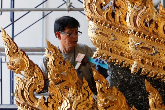 Mewahnya kereta kencana bertabur emas untuk pemakaman Raja Bhumibol