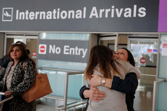 Wajah bahagia imigran muslim kembali diizinkan masuk AS