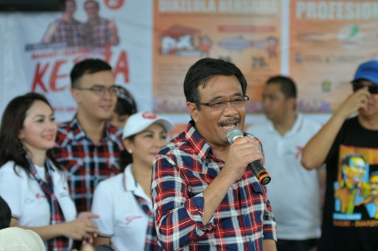 Keseruan Djarot nyanyi bareng warga Radio Dalam