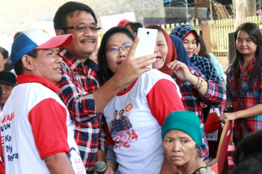 Keseruan Djarot nyanyi bareng warga Radio Dalam