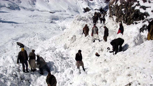 Dahsyatnya longsor salju di Afghanistan tewaskan 107 orang