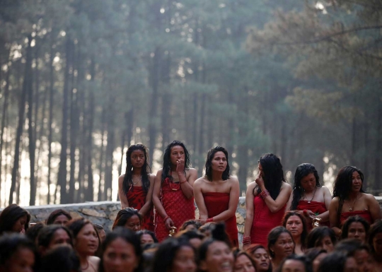 Intip ritual wanita Hindu mencari jodoh di hutan pedalaman Nepal