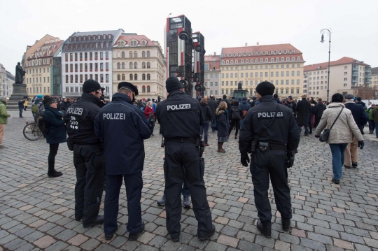 Bus berdiri tegak hebohkan Jerman