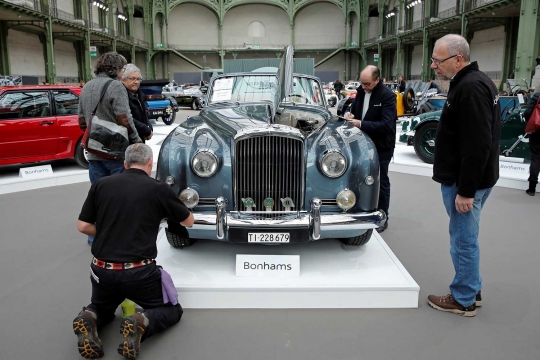 Bernostalgia mengunjungi pameran mobil-mobil antik & klasik di Paris