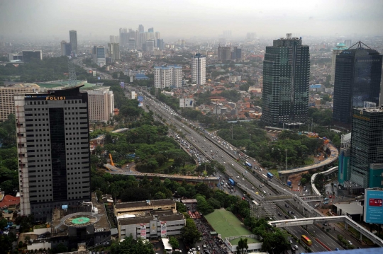 Memantau perkembangan proyek Simpang Susun Semanggi