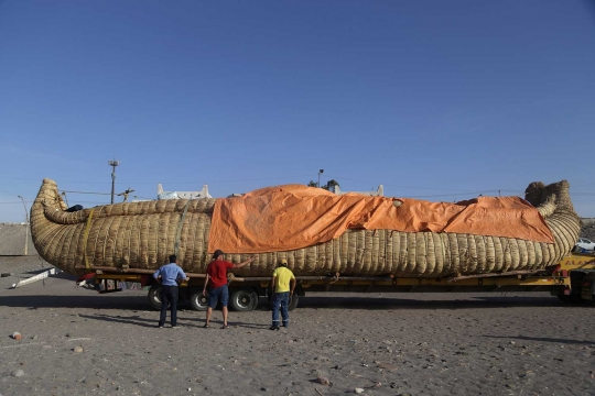 Perahu dari alang-alang ini akan berlayar ke Australia dari Chile