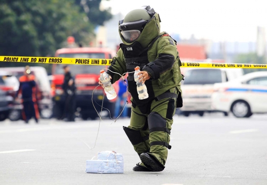Melihat aksi tim gegana Filipina menjinakkan bom
