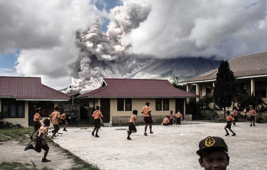 Sinabung kembali erupsi