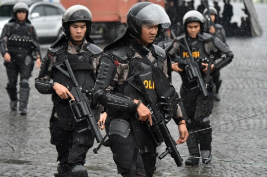 Massa aksi 112 saat banjiri jalanan jantung ibu kota