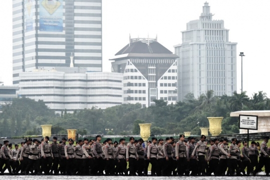 Massa aksi 112 saat banjiri jalanan jantung ibu kota