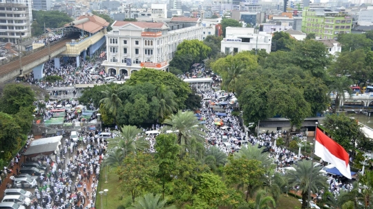 Pantauan udara saat massa aksi 112 padati Istiqlal hingga Katedral