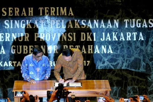 Serah terima jabatan gubernur, Ahok kembali pimpin DKI Jakarta