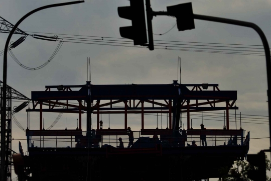 Memantau perkembangan proyek Tol Becakayu