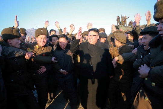 Bangganya Kim Jong-un sukses luncurkan roket pembawa nuklir