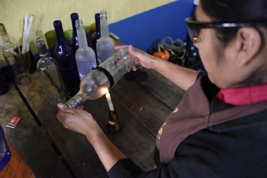 Kreativitas wanita Guatemala sulap botol jadi gelas bernilai tinggi
