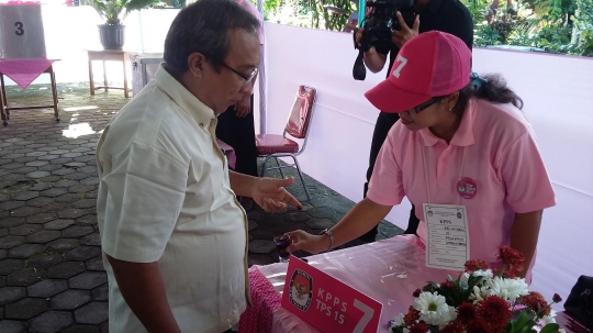 Masih suasana Valentine, TPS di Yogyakarta ini bernuansa cinta