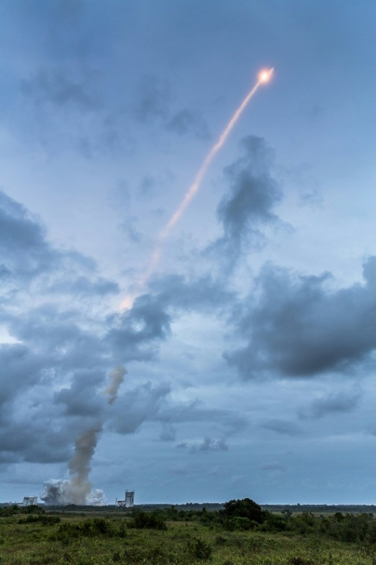 Saat roket satelit Telkom meluncur mulus ke orbit Bumi