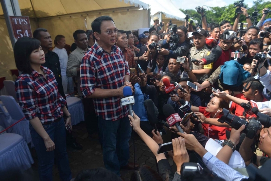 Ekspresi Ahok usai nyoblos di TPS 054 Pantai Mutiara