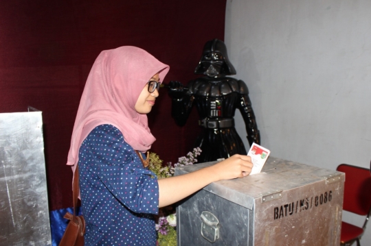 Darth Vader dan Stormtrooper meriahkan pencoblosan Pilkada Batu