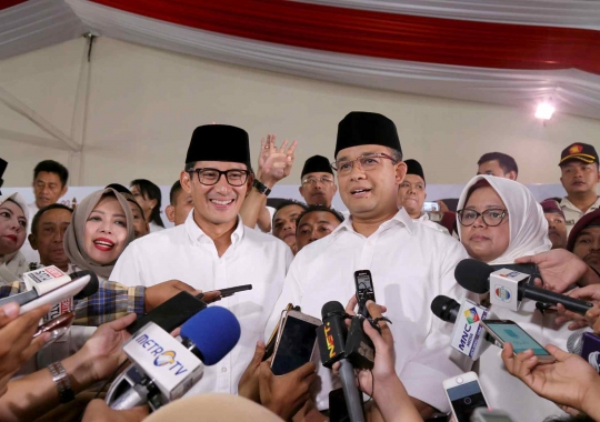 Tunggu hasil quick count, Anies-Sandi berselfie ria bareng Prabowo