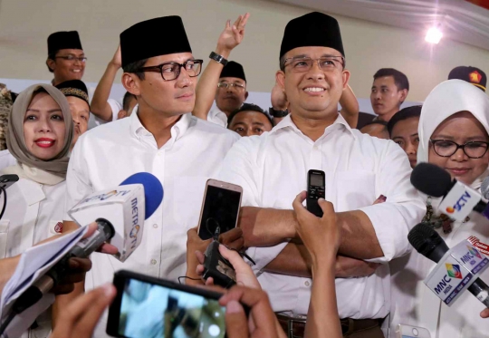 Tunggu hasil quick count, Anies-Sandi berselfie ria bareng Prabowo