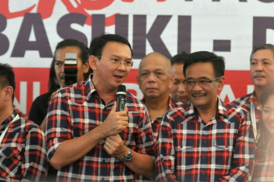 Sorak-sorai Ahok-Djarot dan ratusan pendukung pantau quick count