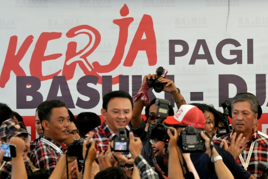 Sorak-sorai Ahok-Djarot dan ratusan pendukung pantau quick count