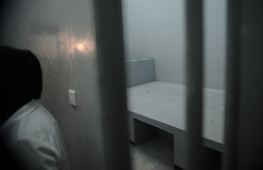 Tanpa AC, kipas angin dan alas, begini penjara para koruptor di KPK