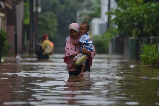 Hujan sejak malam, Cipinang Melayu terendam banjir sepaha