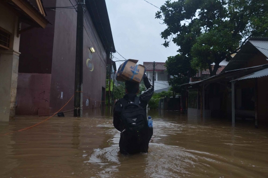 Hujan sejak malam, Cipinang Melayu terendam banjir sepaha