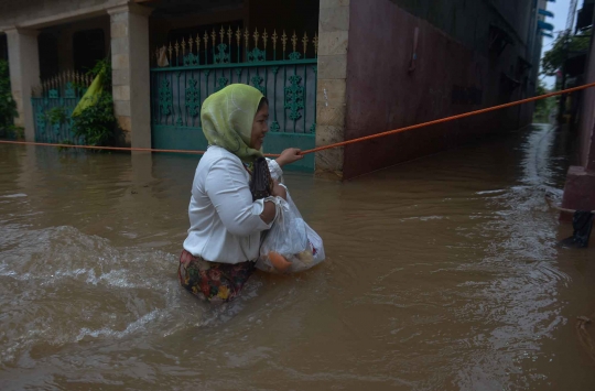 Hujan sejak malam, Cipinang Melayu terendam banjir sepaha