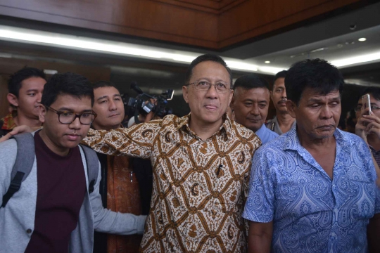 Ekspresi pasrah Irman Gusman saat divonis 4,5 tahun bui