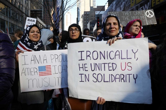 Aksi 'I am Muslim Too', warga Muslim AS salat di jalanan New York