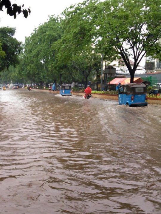 Ini penampakan banjir di berbagai wilayah Jakarta