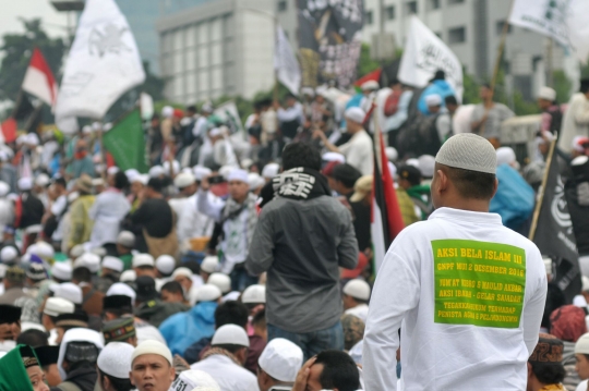 Puluhan ribu peserta aksi 212 geruduk Gedung DPR