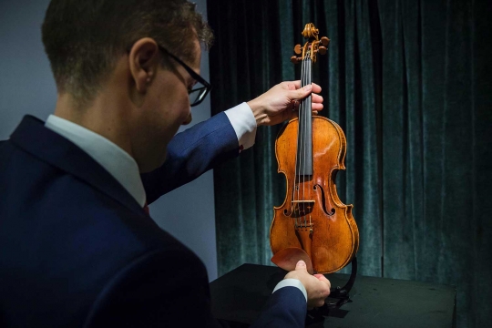 Biola terlangka tahun 1684 ini akan dilelang Rp 32,5 M