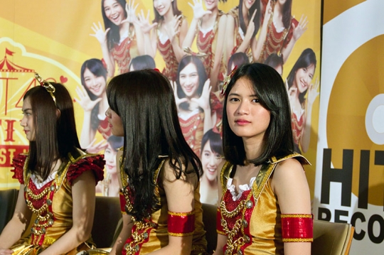 Aksi menggemaskan JKT48 saat luncurkan album Festival Greatest Hits