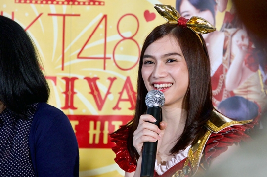 Aksi menggemaskan JKT48 saat luncurkan album Festival Greatest Hits