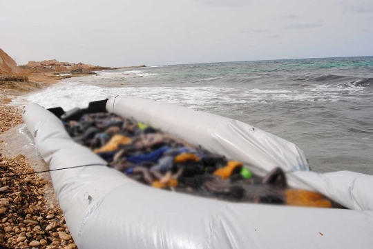 Tragis, mayat-mayat imigran bergelimpangan di pantai Libya