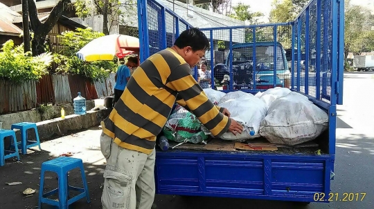 Miris, begini nasib mantan anggota DPRD Minahasa jadi tukang sampah