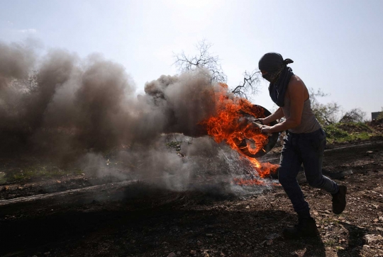 Protes permukiman Yahudi, warga Palestina dan tentara Israel bentrok