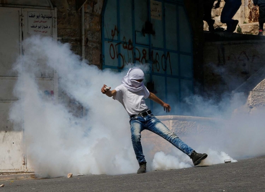 Protes permukiman Yahudi, warga Palestina dan tentara Israel bentrok