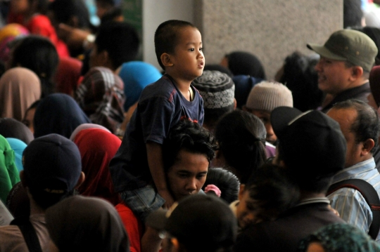 Membeludaknya antrean KJP di Kantor Wali Kota Jaksel